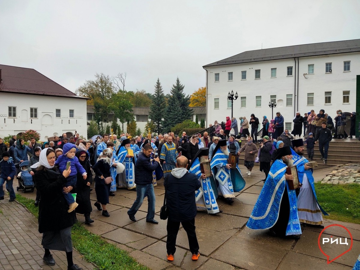 Сегодня в честь Рождества Пресвятой Богородицы в Пафнутьев-Боровском монастыре состоялось божественная Литургия и престольные торжество