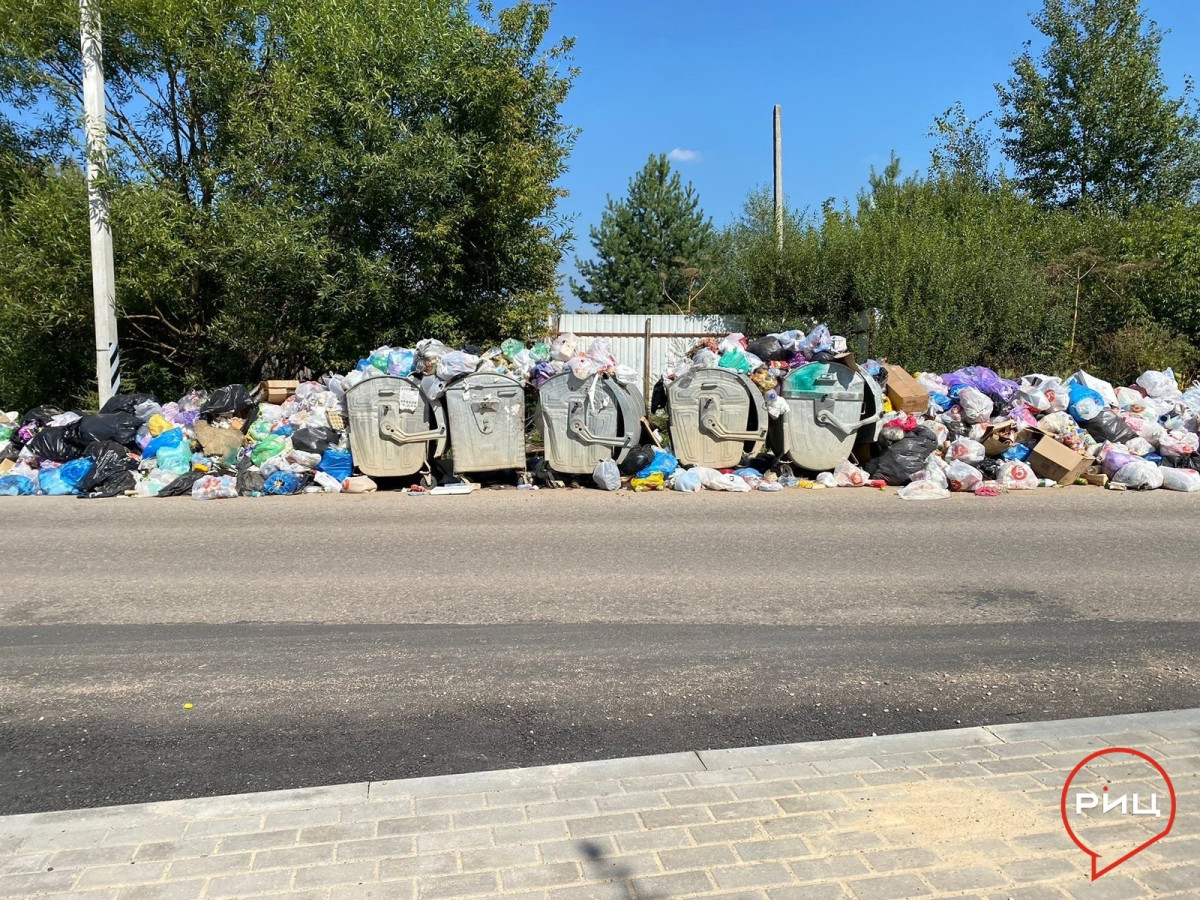 Проблему с вывозом мусора в Комлеве так и не решили