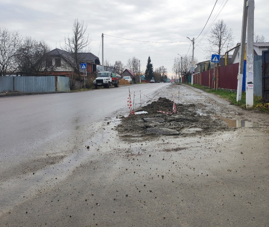 Вода дырочку нашла!