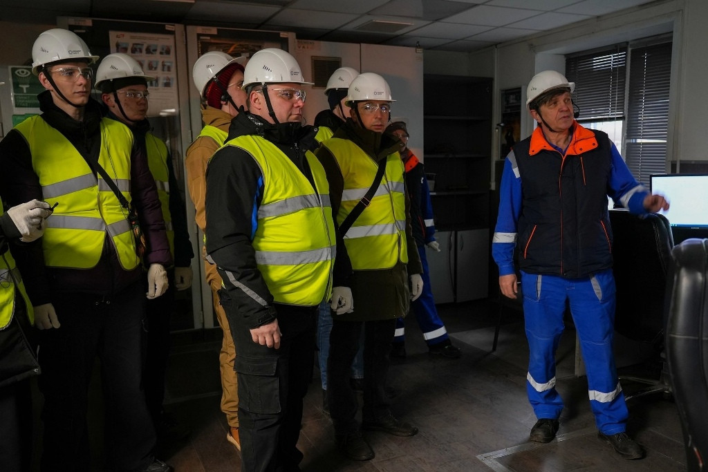 Сотрудники ворсинского предприятия «Промсорт-Калуга» провели экскурсию для будущих электриков