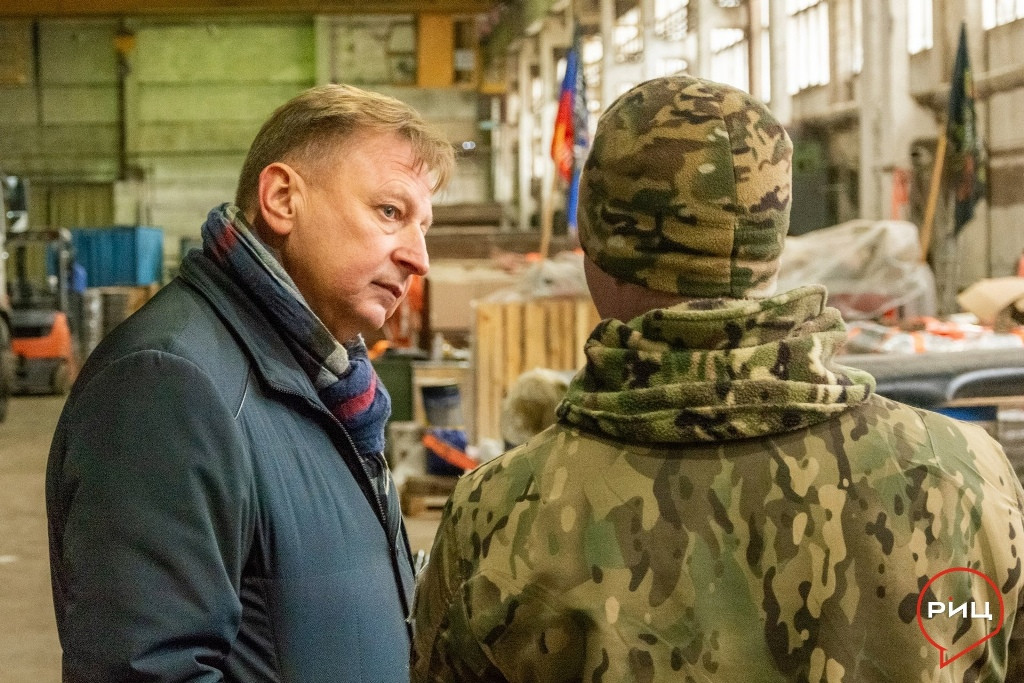 Депутат Законодательного Собрания области Юрий СОЛОВЬЕВ организовал передачу корпусов динамической защиты для техники бойцу СВО