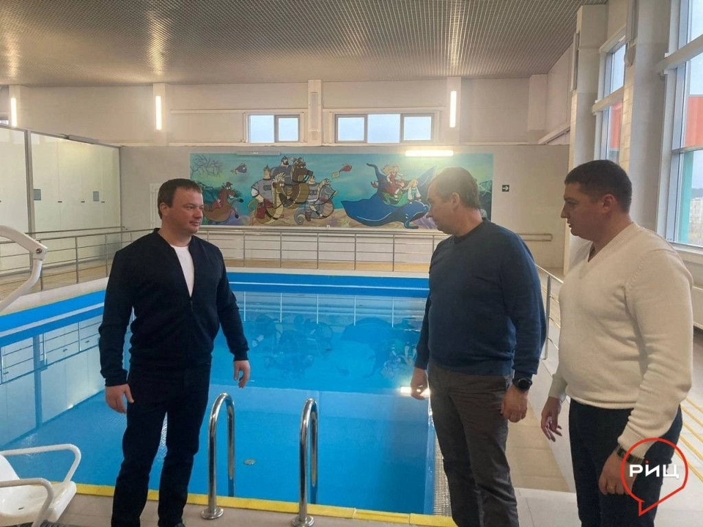 Балабановский мэр Александр КОЗЛОВ встретился с президентом Федерации плавания Калужской области, заслуженным тренером России, Мастером спорта СССР Сергеем ЗАГАЦКИМ