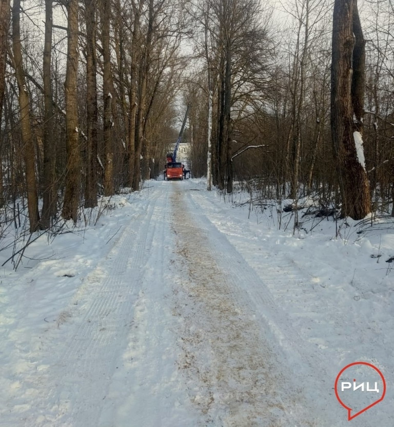 В Балабанове установили опоры освещения на аллее по улице Зеленой