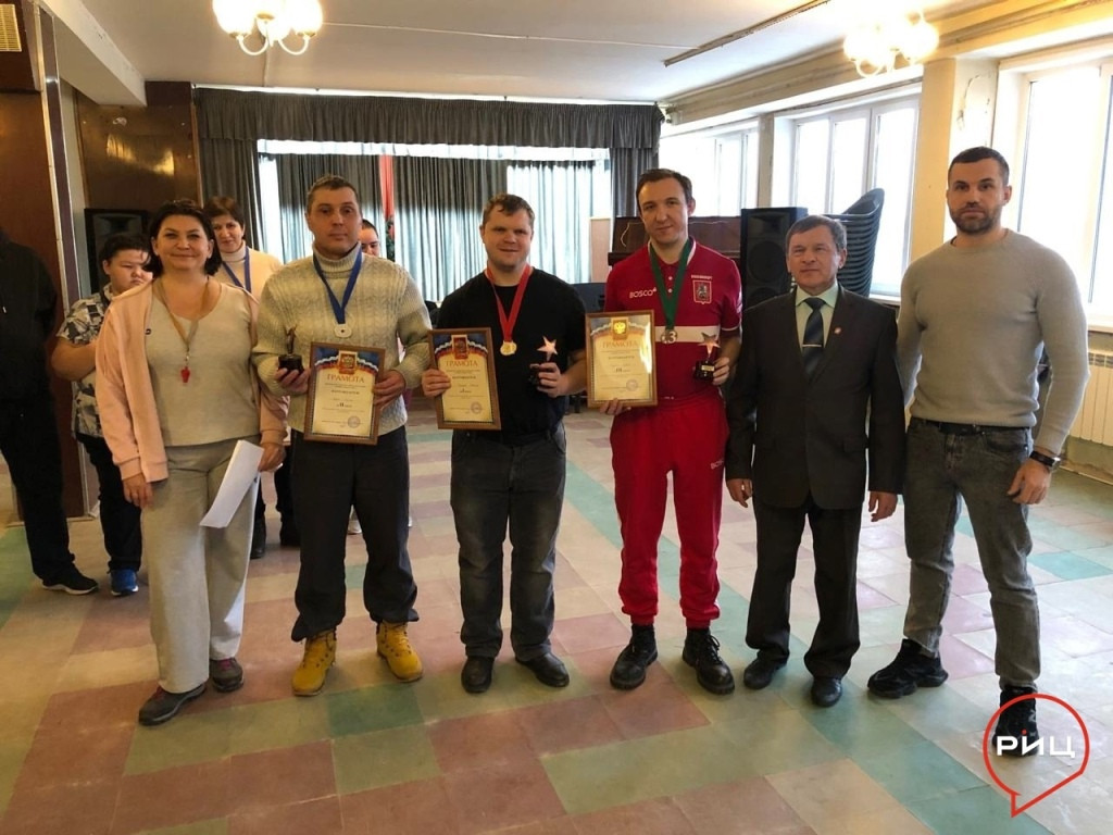 В Русинове состоялся итоговый новогодний турнир по настольному теннису среди незрячих