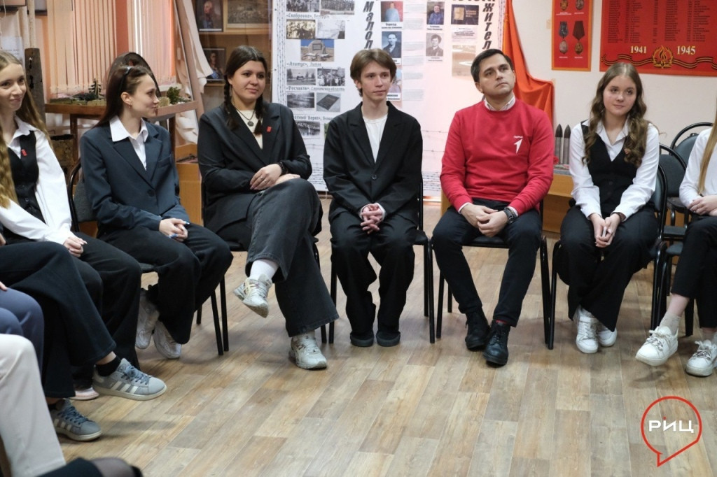 Активисты школ Боровского района встретились с председателем областного отделения «Движение первых» Денисом МИРОНОВЫМ