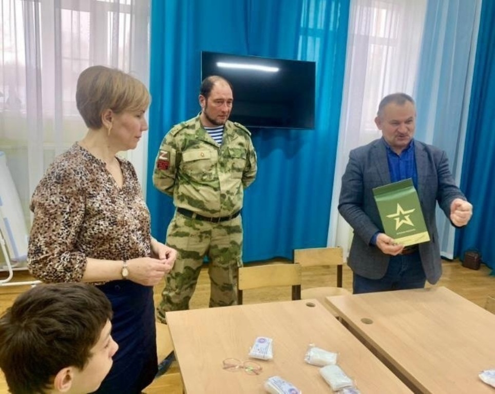 В преддверии Дня войск национальной гвардии РФ в митяевском приюте «Забота» состоялась познавательная встреча