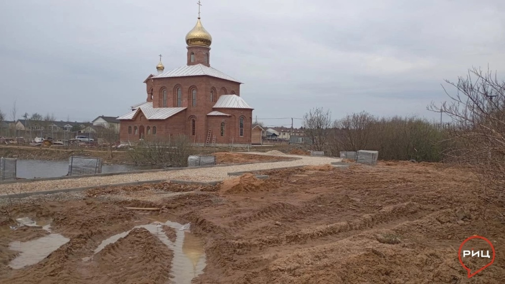 В кабицынском микрорайоне «Молодежный» с опережением графика создают общественную территорию у пруда