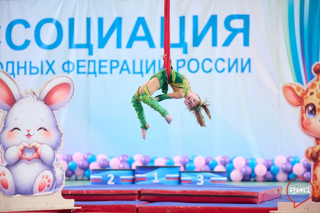 Настоящий праздник спорта и красоты – именно с такими впечатлениями покидали в минувшие выходные боровскую "Звезду" участницы и зрители Всероссийского турнира по воздушной гимнастике «Расширяя горизонты»