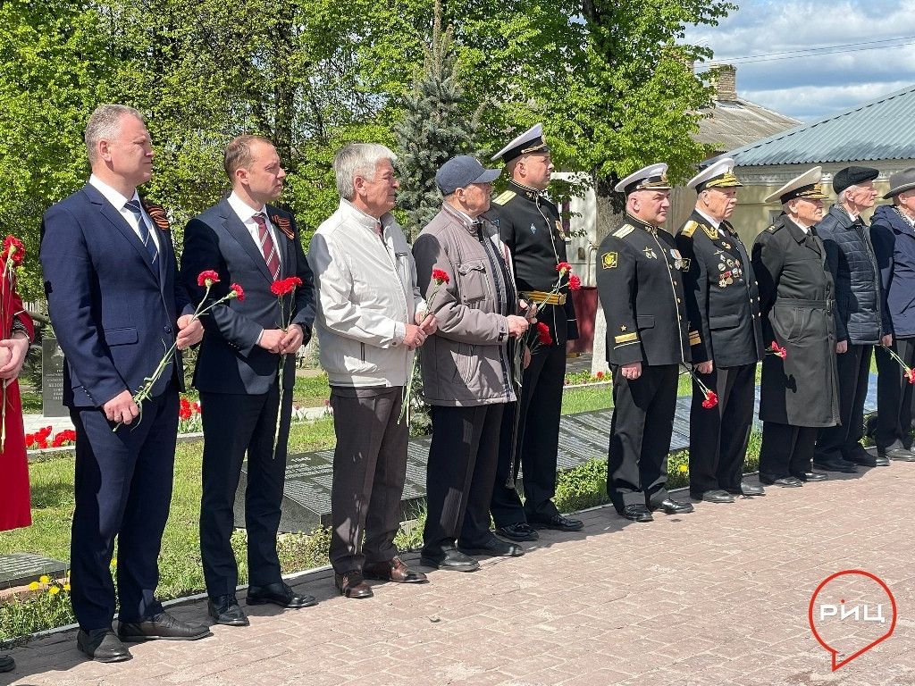 Сегодня в Боровске у Вечного огня состоялся митинг «Победа в сердцах поколений»