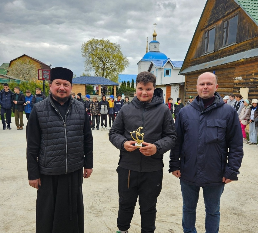 На боровском стадионе Парамонова состоялся третий пасхальный турнир
