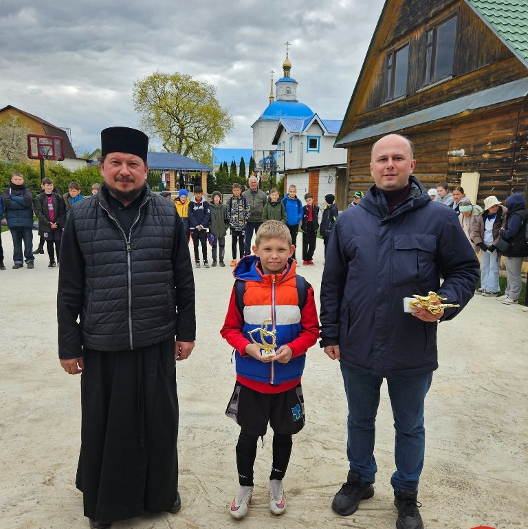 На боровском стадионе Парамонова состоялся третий пасхальный турнир