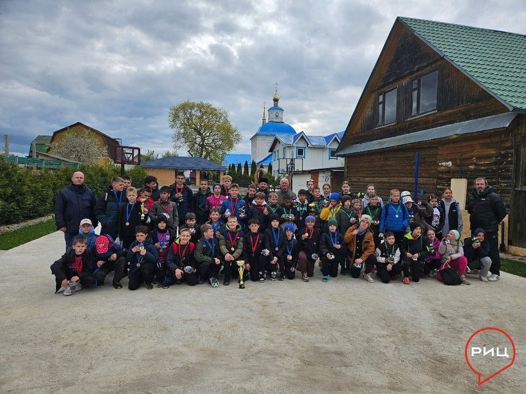 На боровском стадионе Парамонова состоялся третий пасхальный турнир