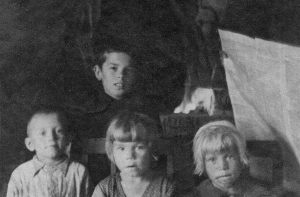 История двух фотографий