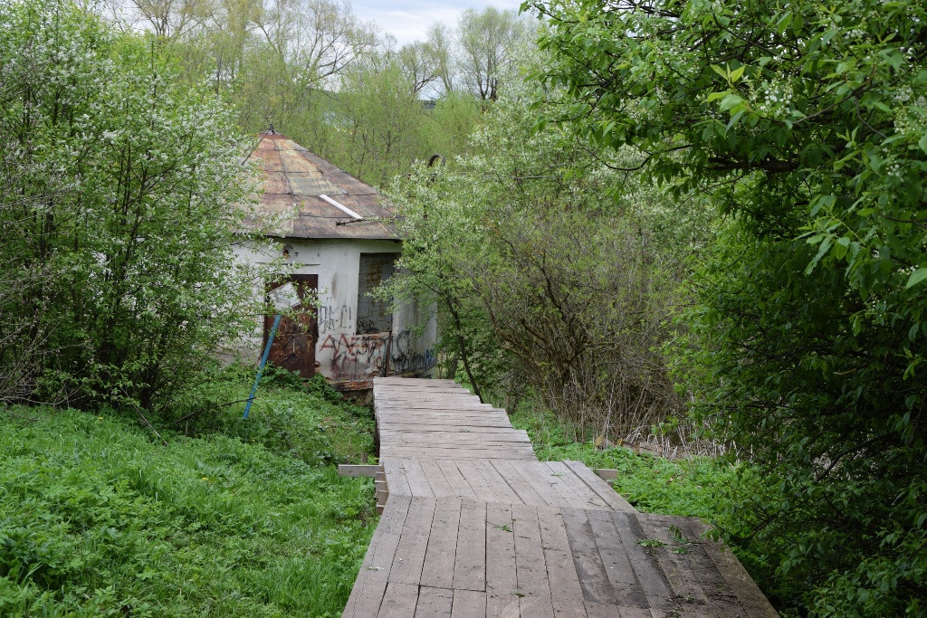 Сквозь овраг, вдоль города родного
