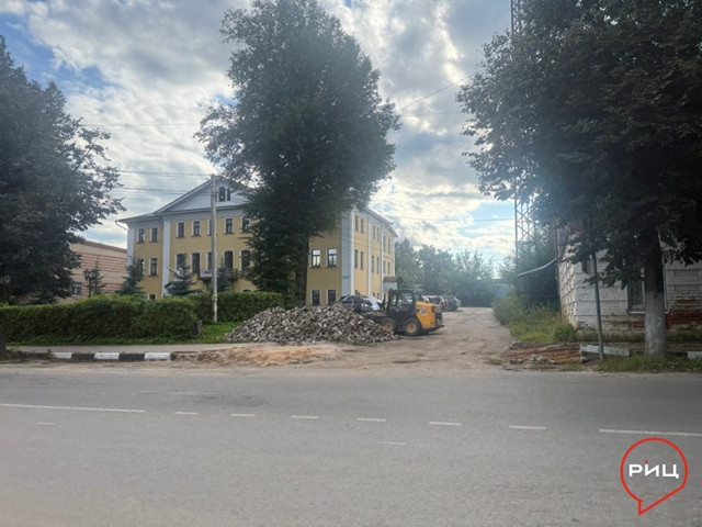 В Боровске приступили к замене тротуарной плитки на улице Ленина по четной стороне