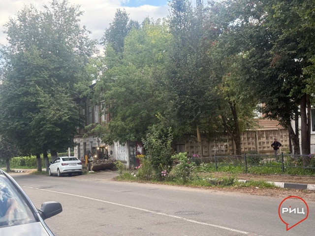 В Боровске приступили к замене тротуарной плитки на улице Ленина по четной стороне