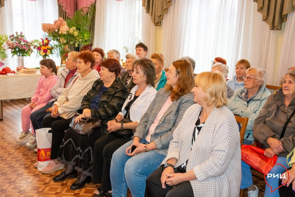 В Центре социального обслуживания состоялось чествование участников выставки «Дары земли Боровской»