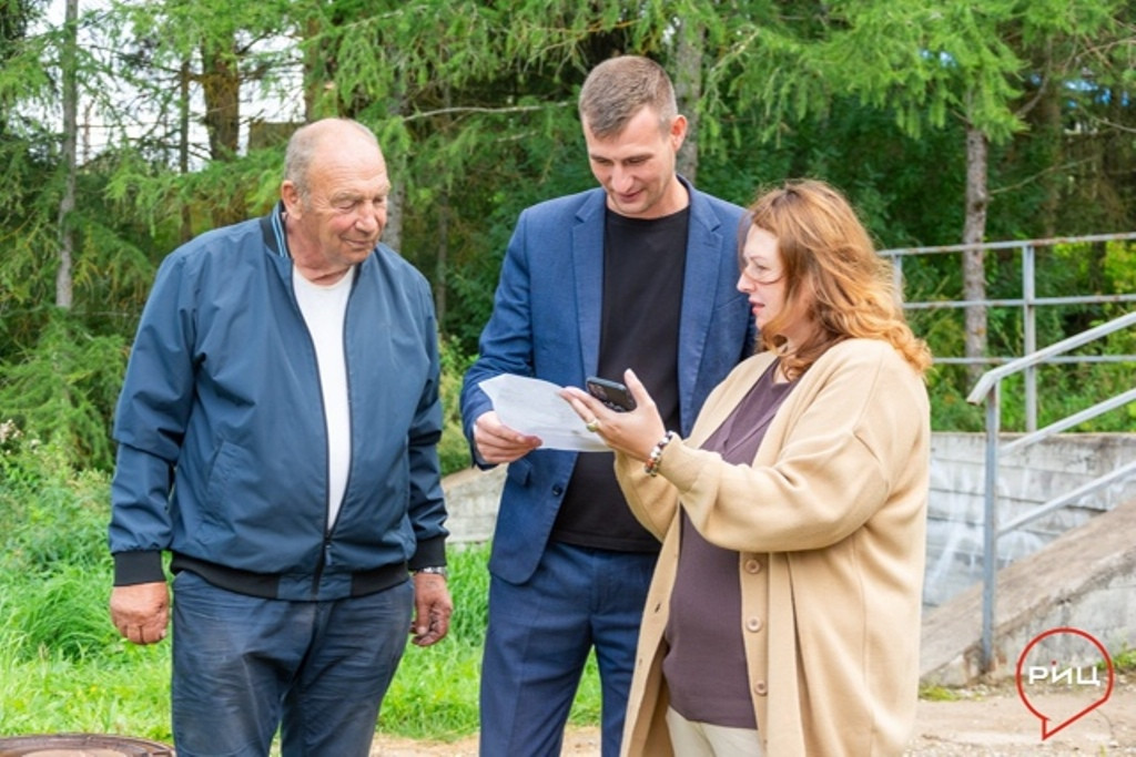 Депутаты боровской Думы Александр НЕКРАСОВ и Марина КОЧЕТКОВА провели выездное совещание с руководителем районного отделения «Калугаоблводоканал» Николаем ПРОКУРАТОВЫМ