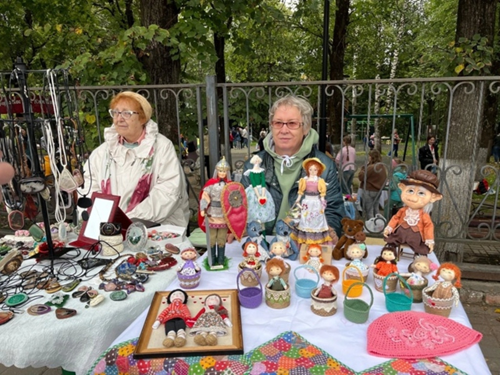 Пряники, гобелены и народные костюмы