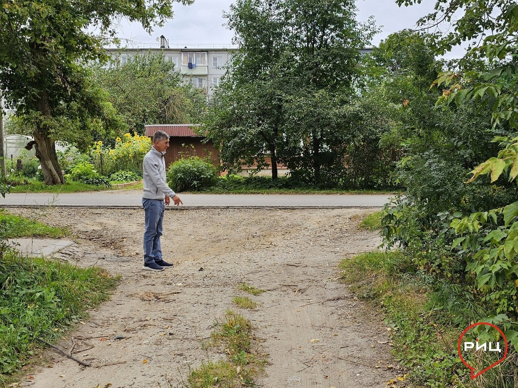 В Боровске начались работы по благоустройству придомовой территории на улице Петра Шувалова, 20