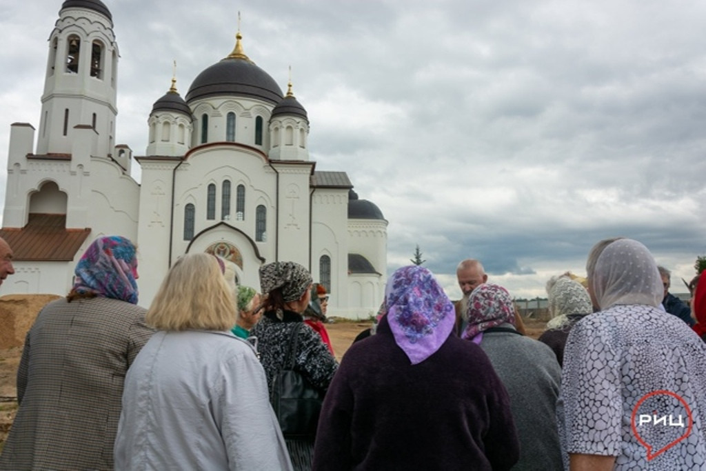 До освящения старообрядческого Покровского собора остается чуть больше месяца, но храм уже принимает первые экскурсии