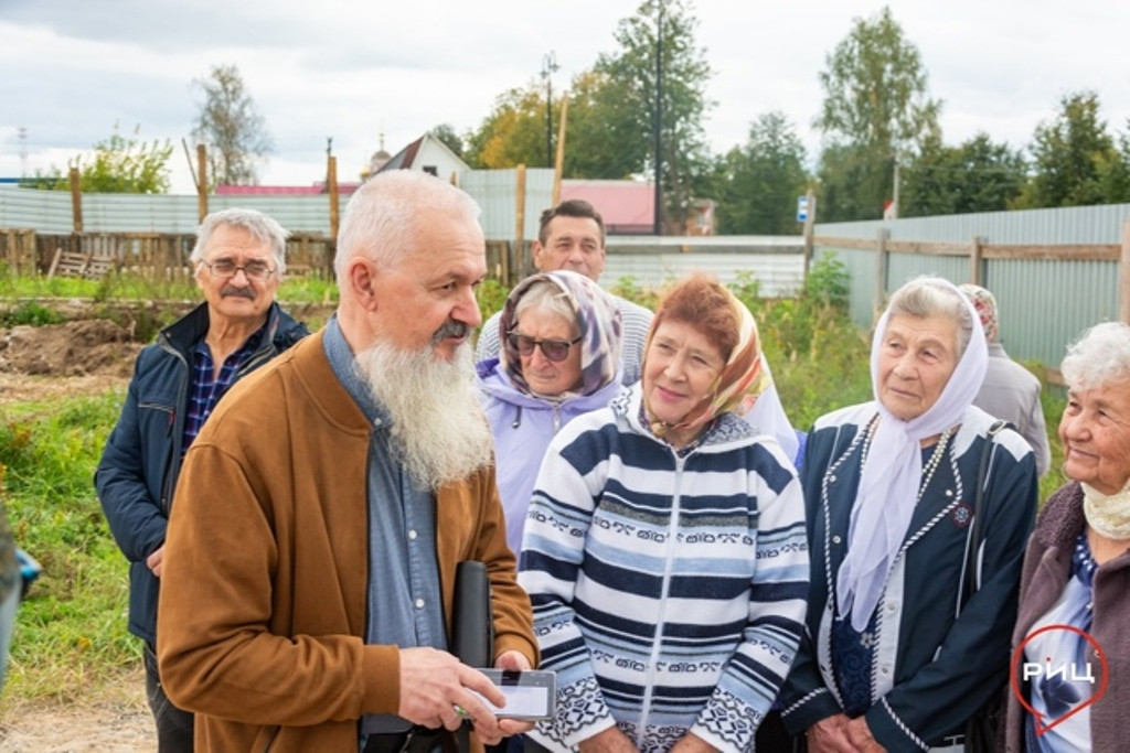 До освящения старообрядческого Покровского собора остается чуть больше месяца, но храм уже принимает первые экскурсии