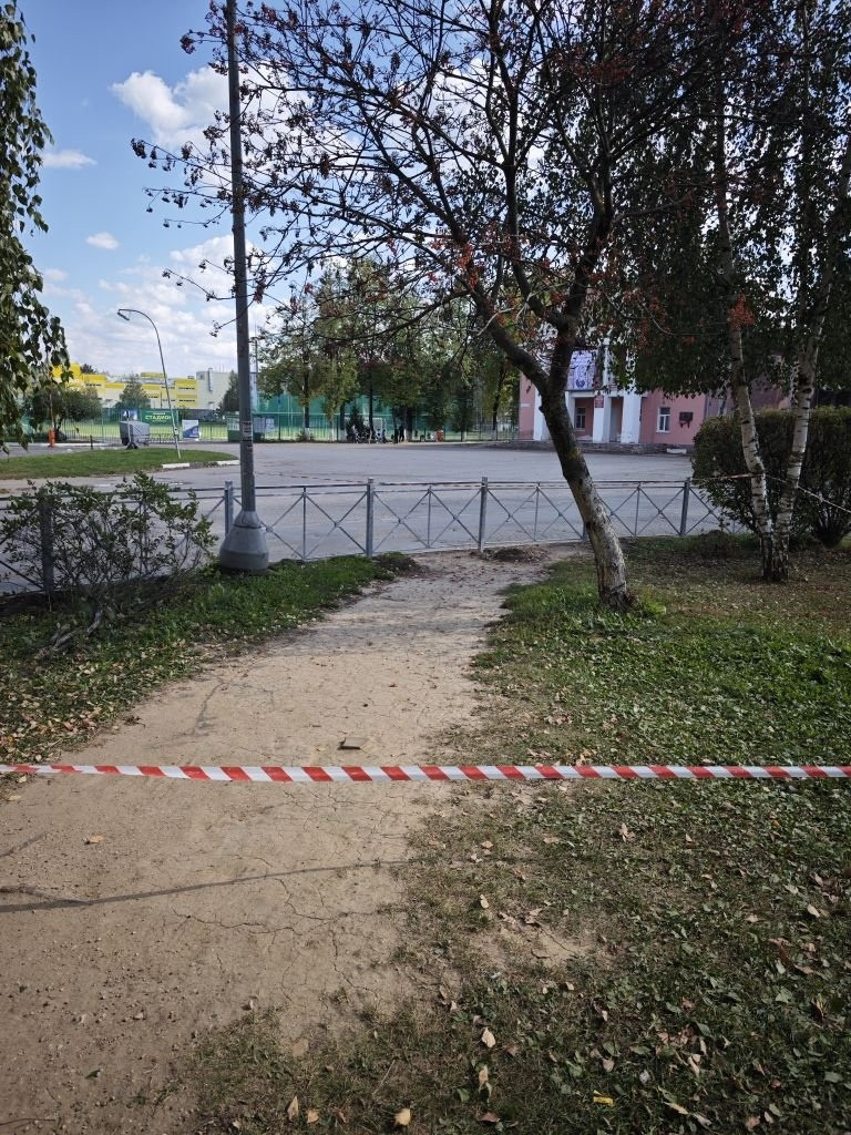 Балабановцы недовольны тем, что им перекрыли проход к Дому культуры
