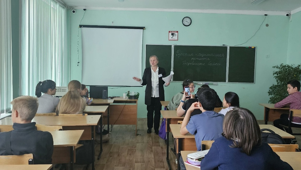 В преддверии Дня учителя школы Боровского района взрываются фонтанами креатива