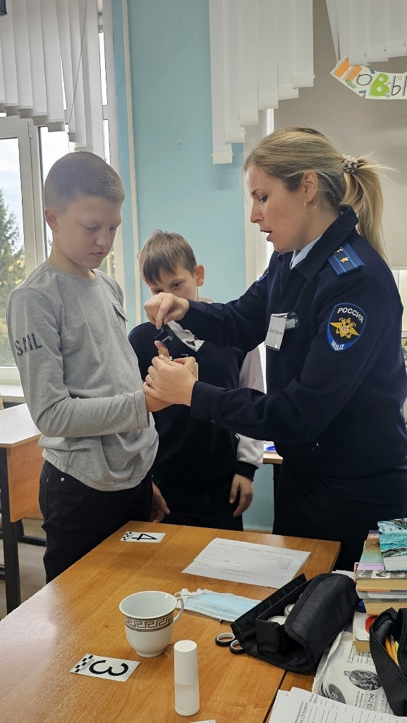 В преддверии Дня учителя школы Боровского района взрываются фонтанами креатива