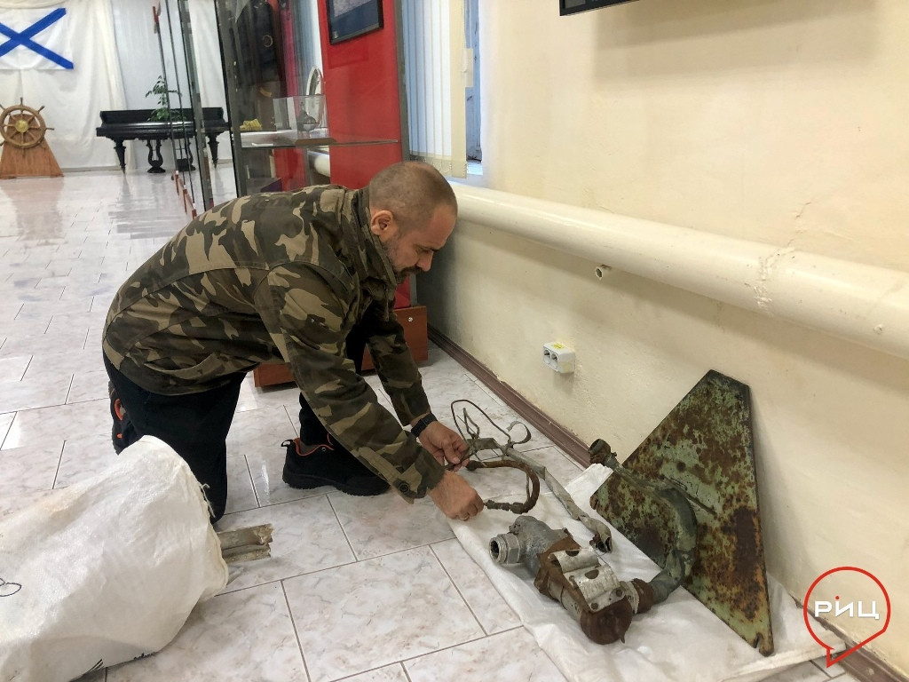 Поисковый отряд «Звезда» передал в местный Музейно-краеведческий комплекс «Стольный город Боровск» фрагменты британского истребителя «Спитфайр» времён ВОВ