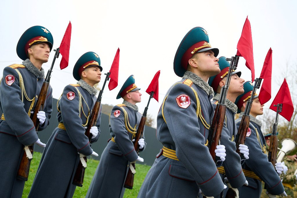 Стояли насмерть на подступах к Москве