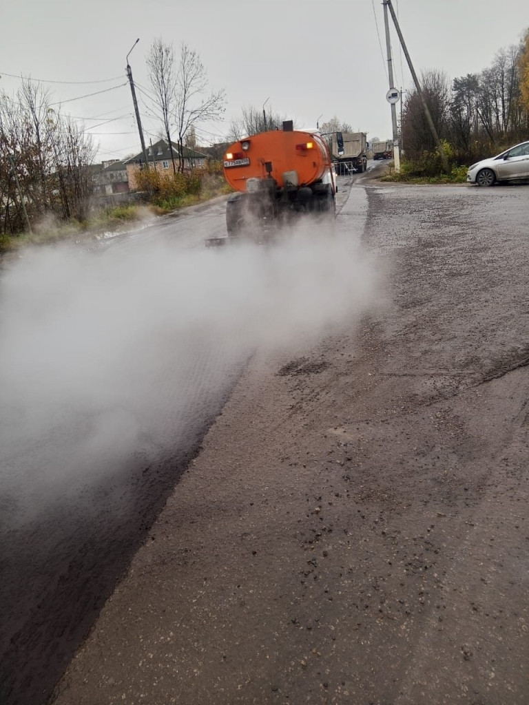 На боровских улицах продолжается ремонт дорог