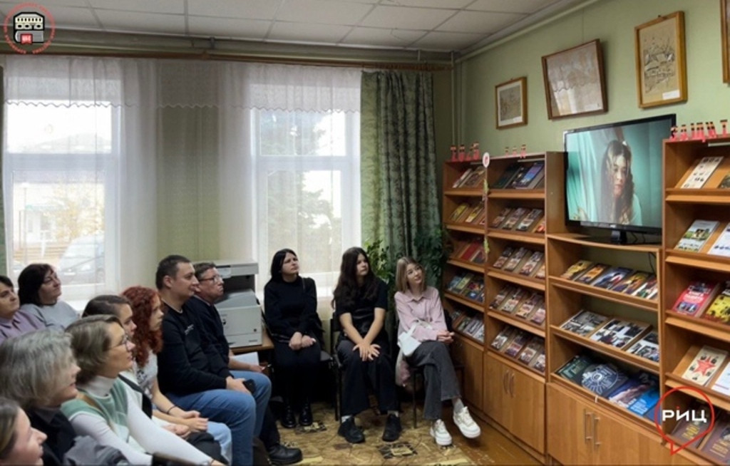 В боровской библиотеке состоялась встреча с писательницей Еленой МИХАЛЕВОЙ