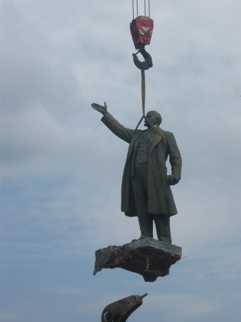 Одних снесли, других перенесли