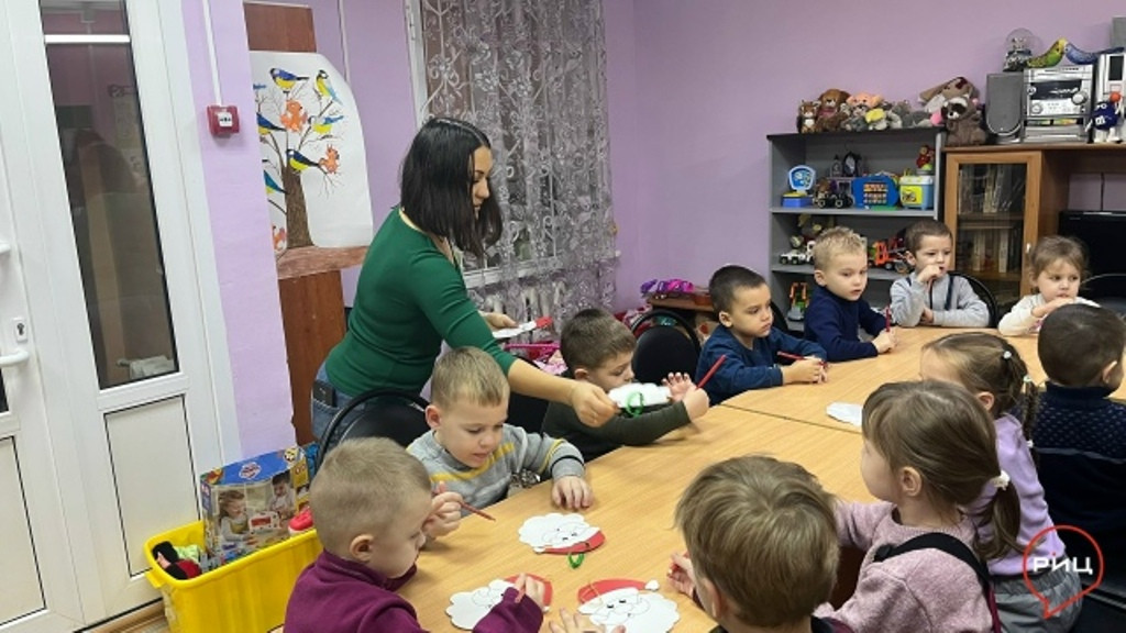 Ермолинские дошколята отпраздновали день рождения Деда Мороза мастер-классом