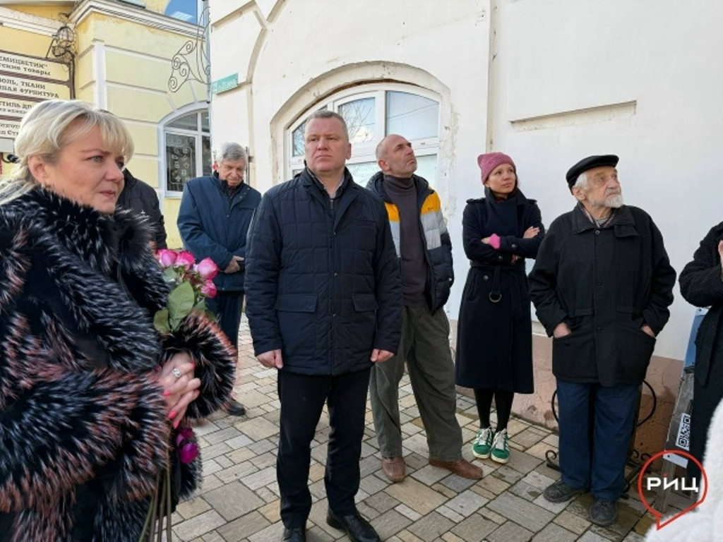 Плюс один