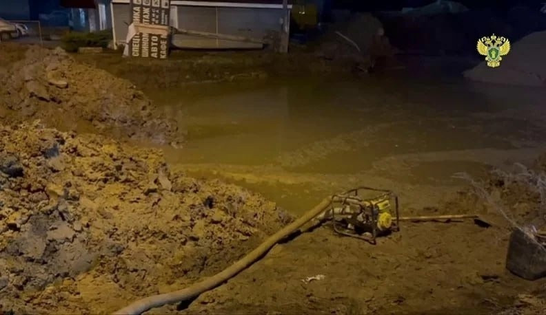 В Балабанове пробуют уже второй метод, чтобы залатать порыв на трассе М-3 «Украина»