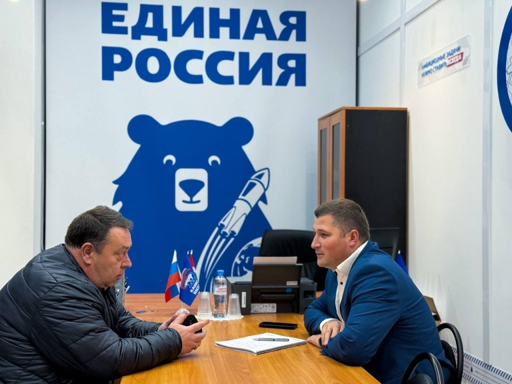 Депутат Законодательного Собрания региона Павел ГРАНКОВ провел прием жителей Боровского муниципального округа