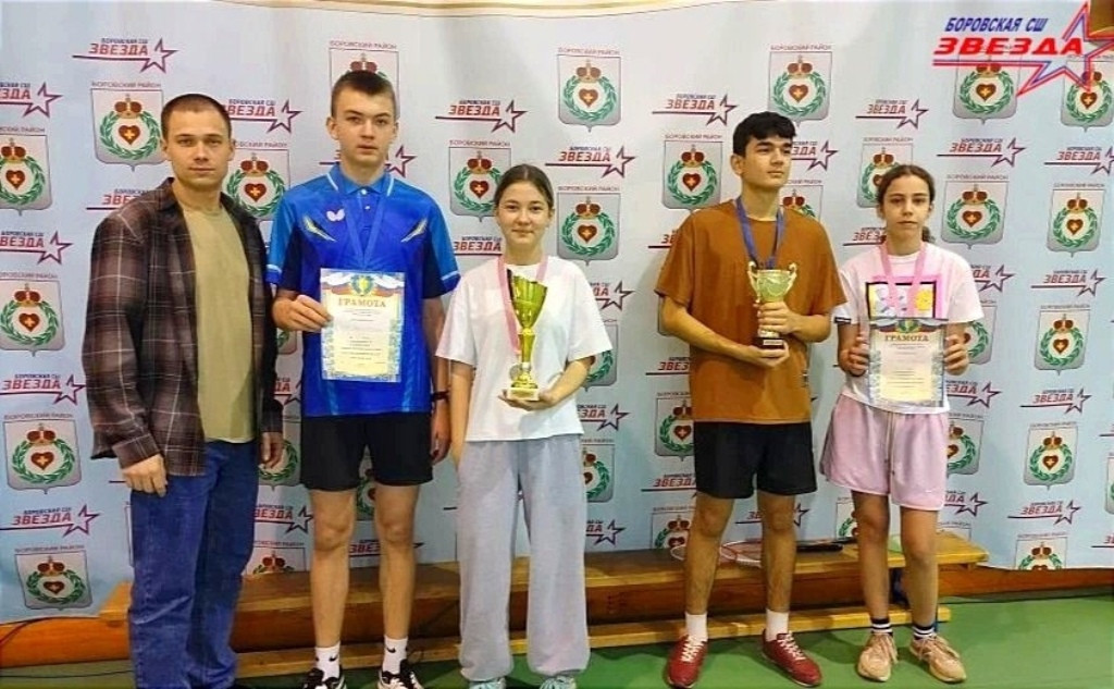 В спортивной школе «Звезда» прошли командные соревнования по бадминтону