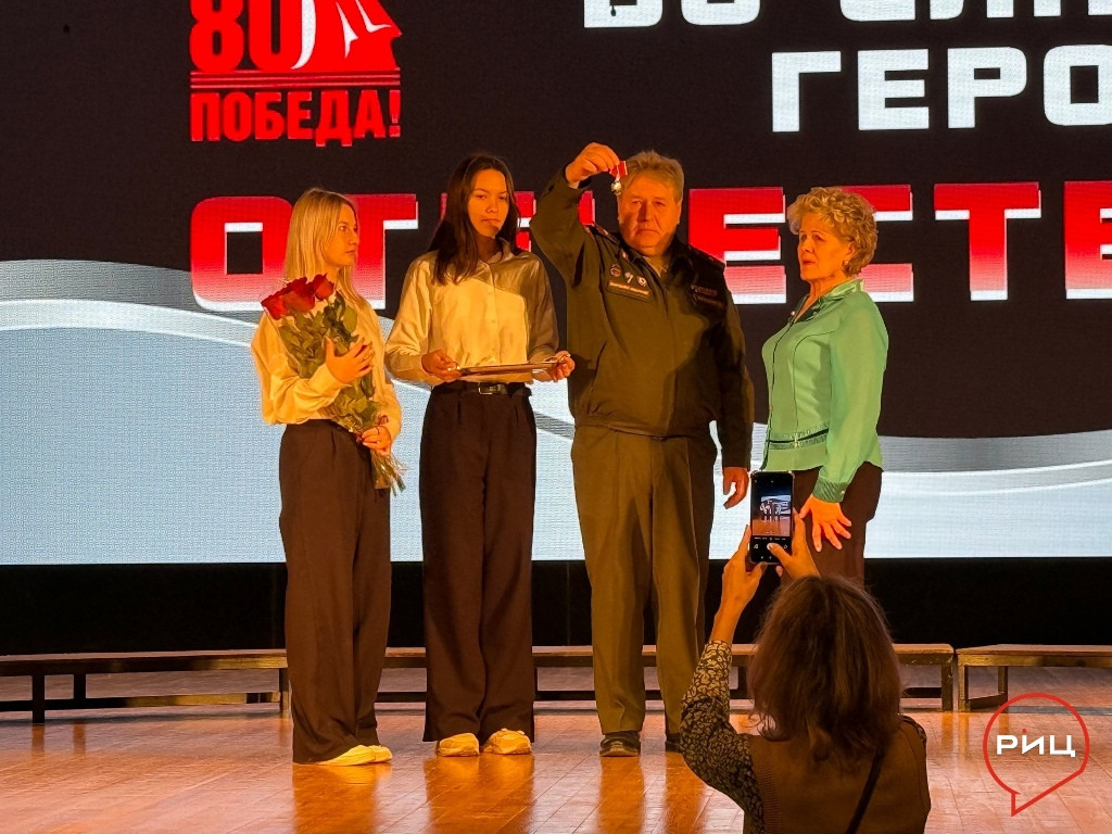 В Боровске состоялся фестиваль патриотической песни «Во славу героев Отечества», приуроченный к одноимeнному празднику, который отметят 9 декабря