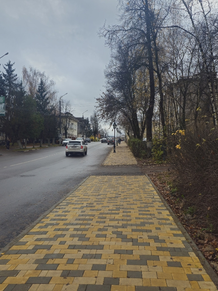 Фонари в этом году, мост – в перспективе