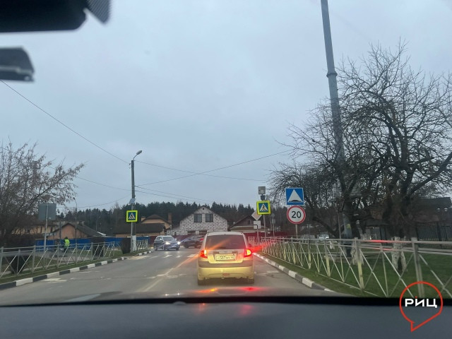 На пешеходном переходе возле балабановской четвертой школы перестали работать желтые мигающие светофоры