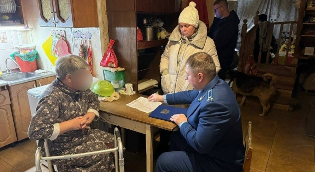 Мать вернулась к детям