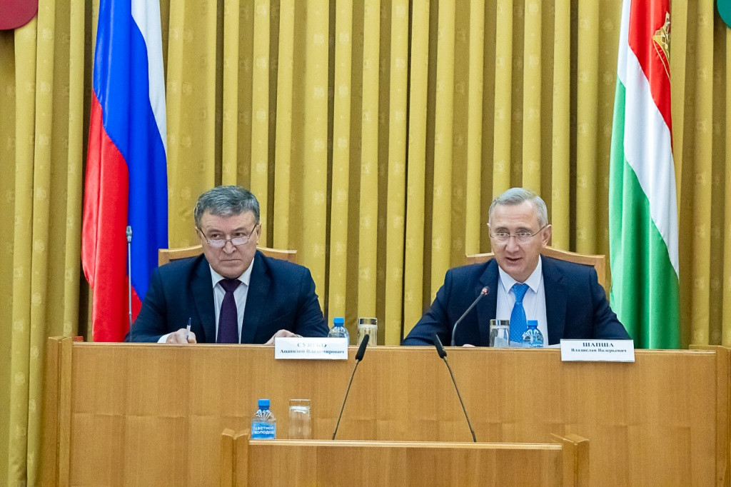 Владислав Шапша обсудил с главами муниципалитетов области итоги 2025 года и актуальные задачи в работе муниципальной власти