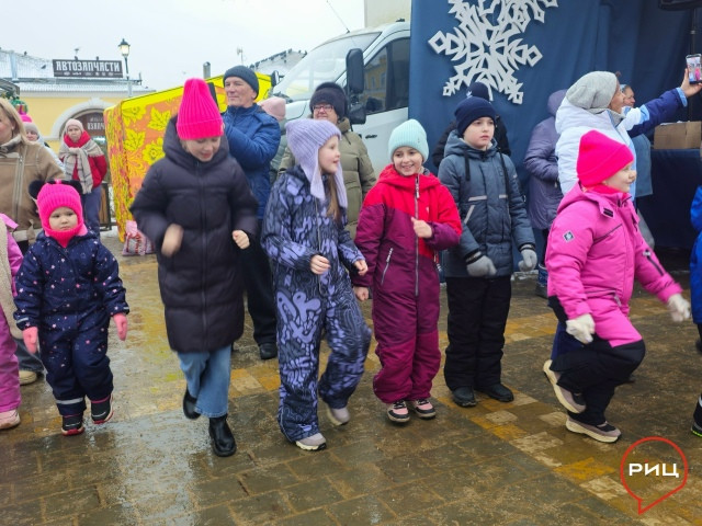 На центральной площади Боровска состоялось торжественное открытие городской новогодней ели