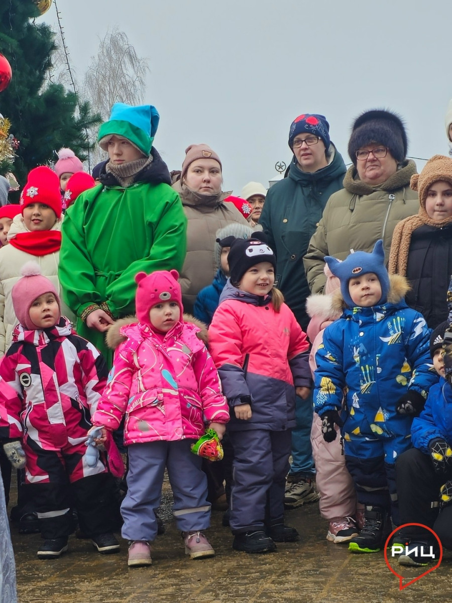На центральной площади Боровска состоялось торжественное открытие городской новогодней ели