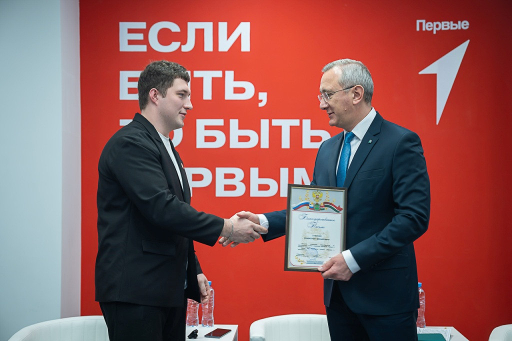 Владислав Шапша встретился  с участниками «Движения Первых»