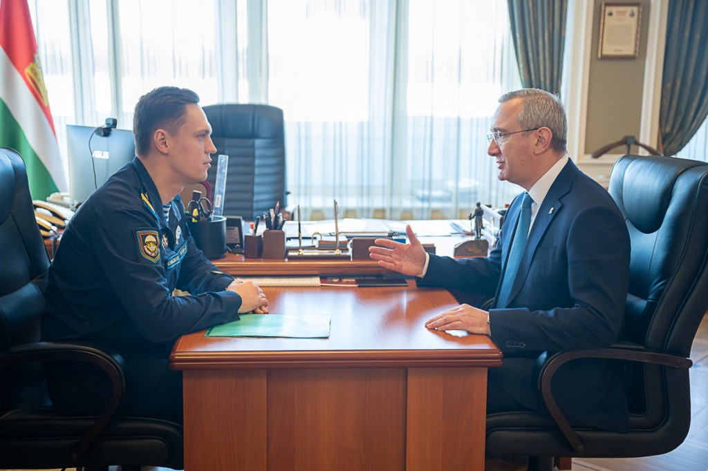 Владислав Шапша встретился с участником кадровой программы «Герои земли Калужской» Артуром Титовым