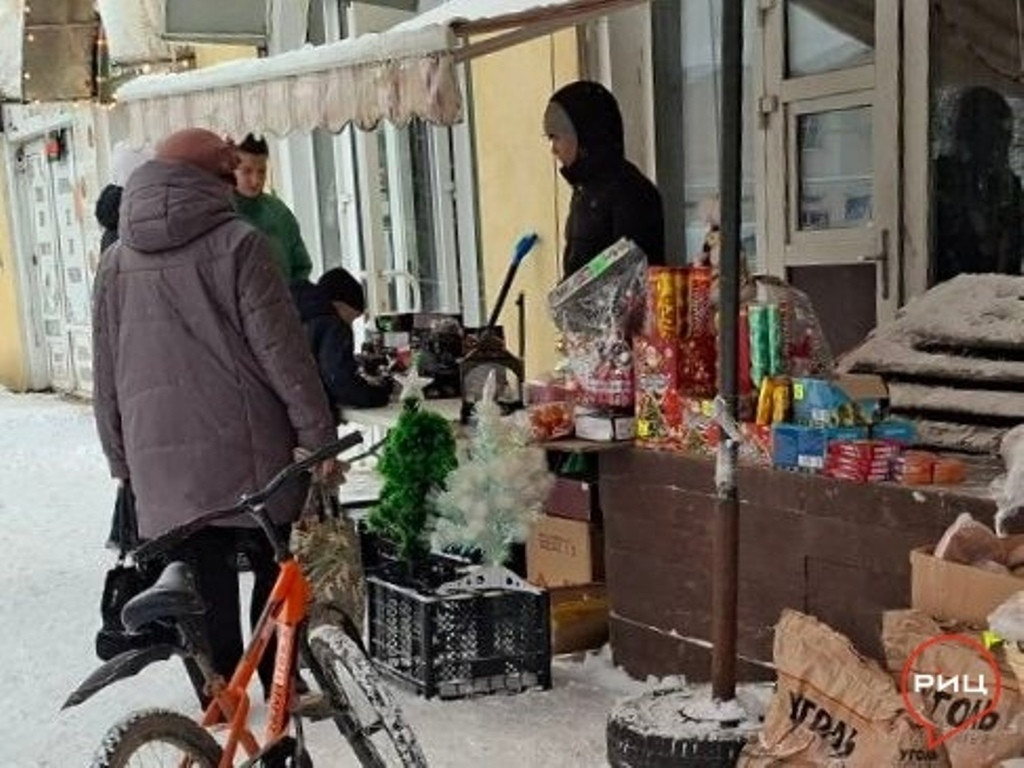 В то время как на всей территории Калужской области действует жесткий запрет на продажу и использование пиротехники, в Боровске нашлись те, кто решил им пренебречь
