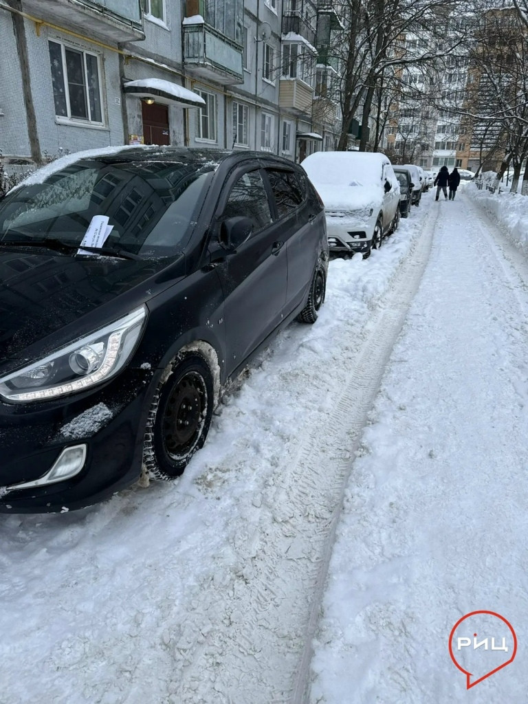 Коммунальщики продолжают бороться со снегом